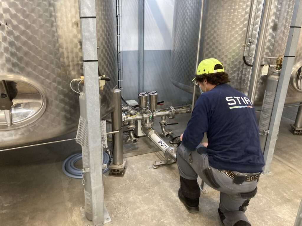 Installation de la tuyauterie de la cuve pour l'industrie pharmaceutique