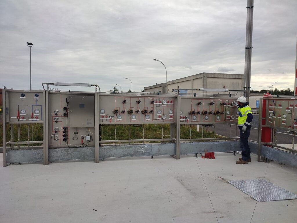 Installation et montage de tuyauterie inox haute pression pour stations hydrogène