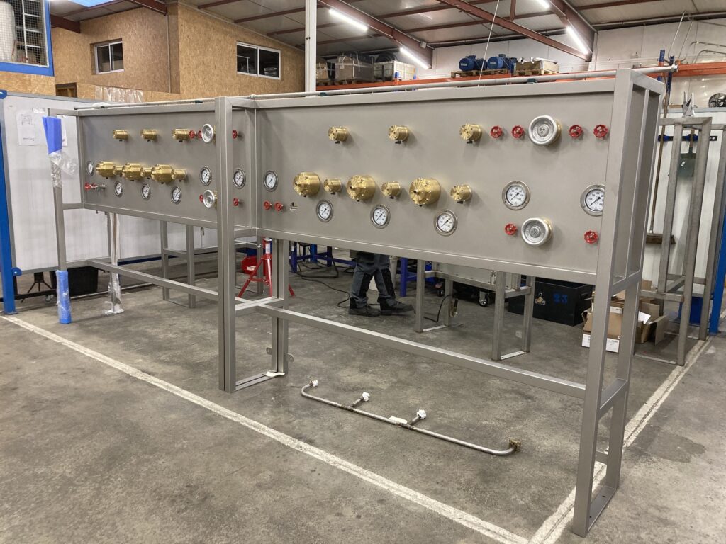 Montage tuyauterie pour station service en gaz naturel liquéfié (GNL)